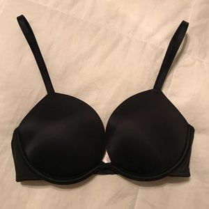 Victoria’s Secret 32C Black Super Push-Up Bra